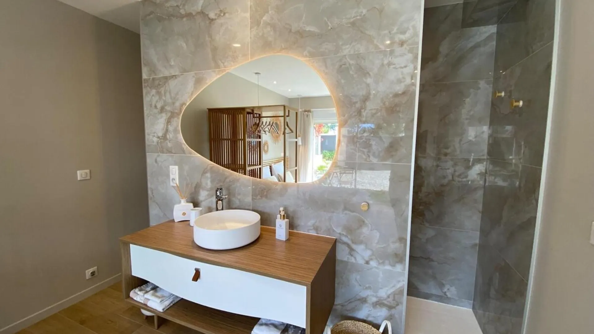 Superb Modern Villa - Sea View Pool Holiday home