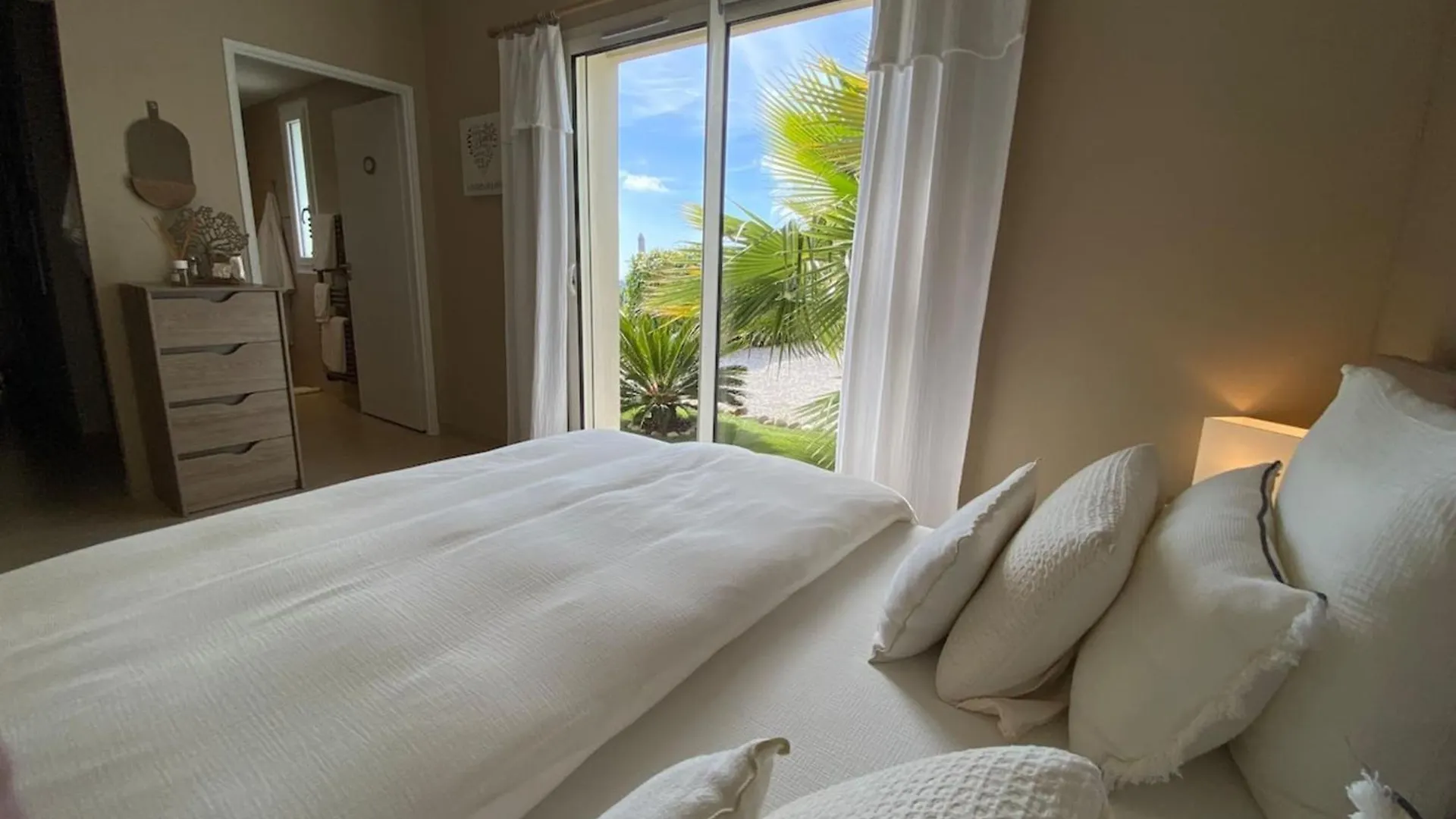 Superb Modern Villa - Sea View Pool Nice 0*,  France
